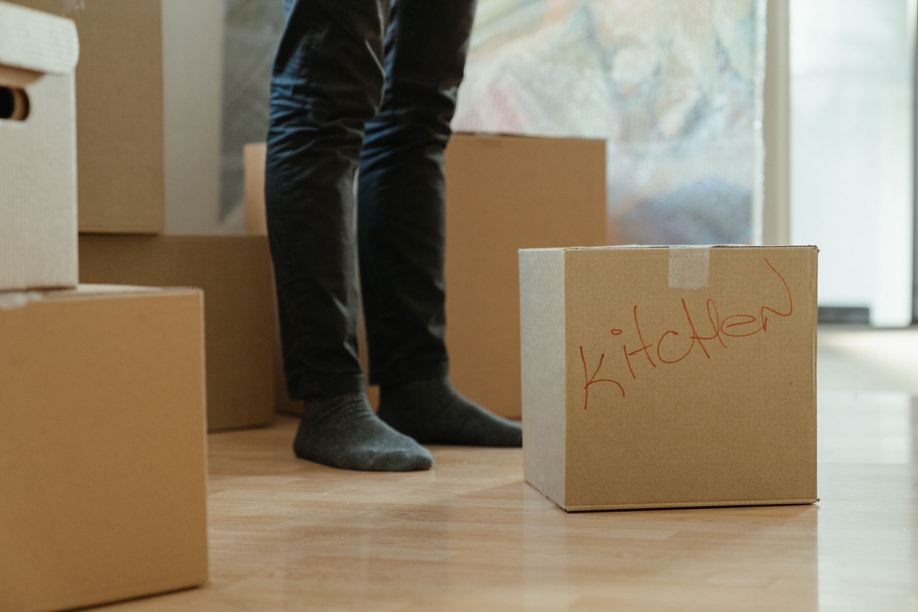 Taşınma sırasında kutuların düzenli bir şekilde paketlenmesi